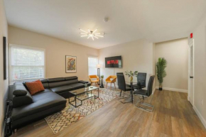 Minutes to Broadway - 2 KING beds with optional garage parking